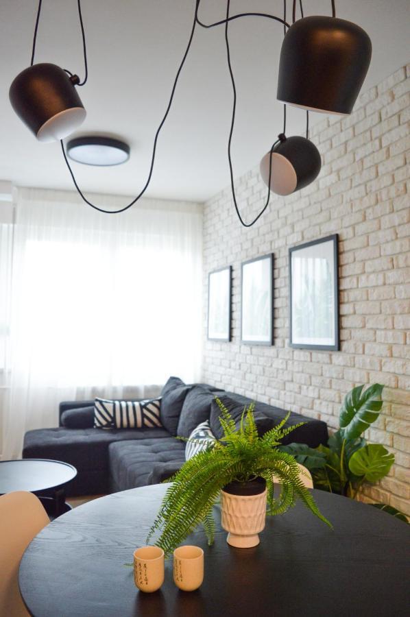 The Black & White Oasis Belgrado Exterior foto